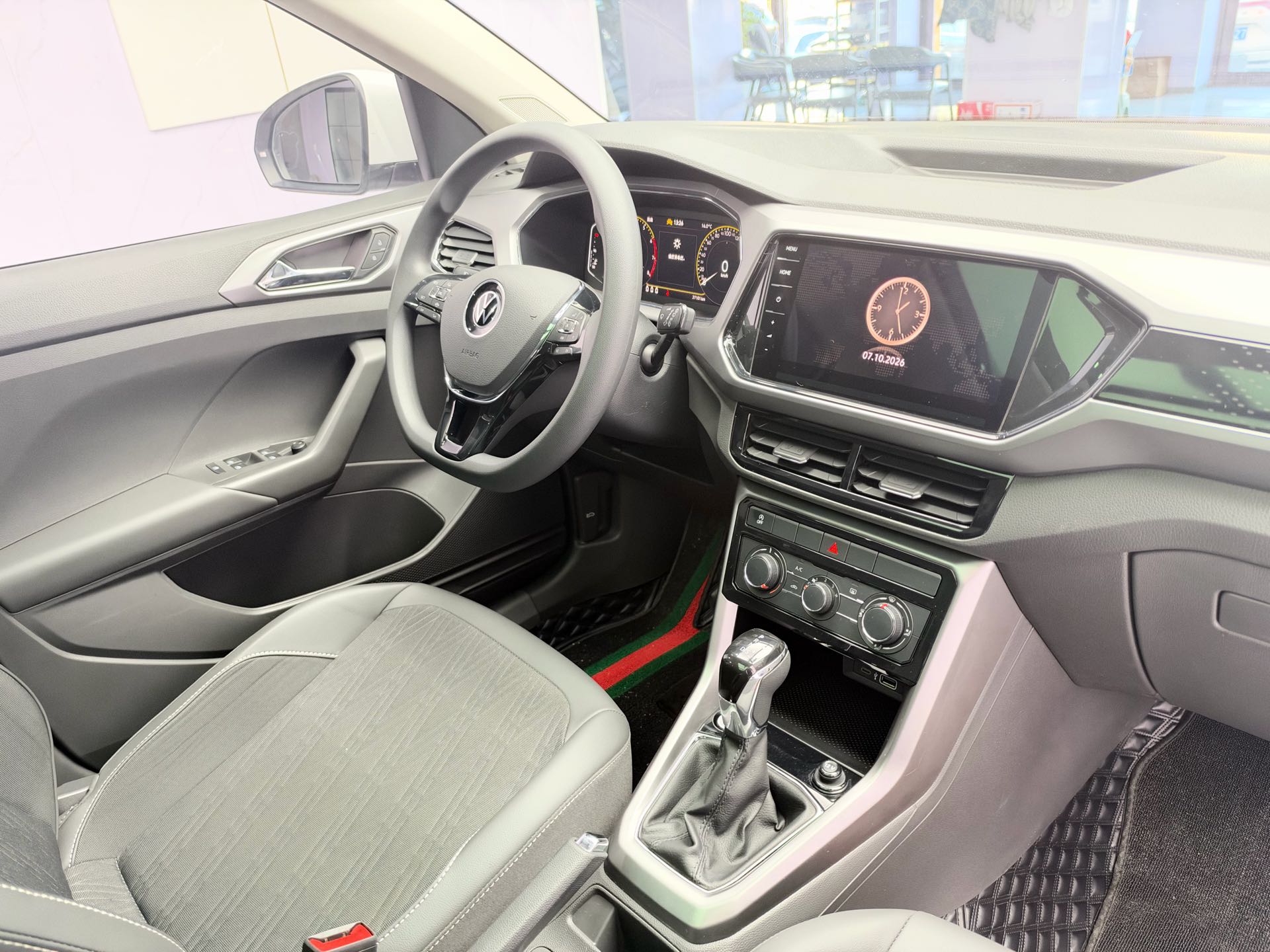 Volkswagen T-Cross 2022 car image #14