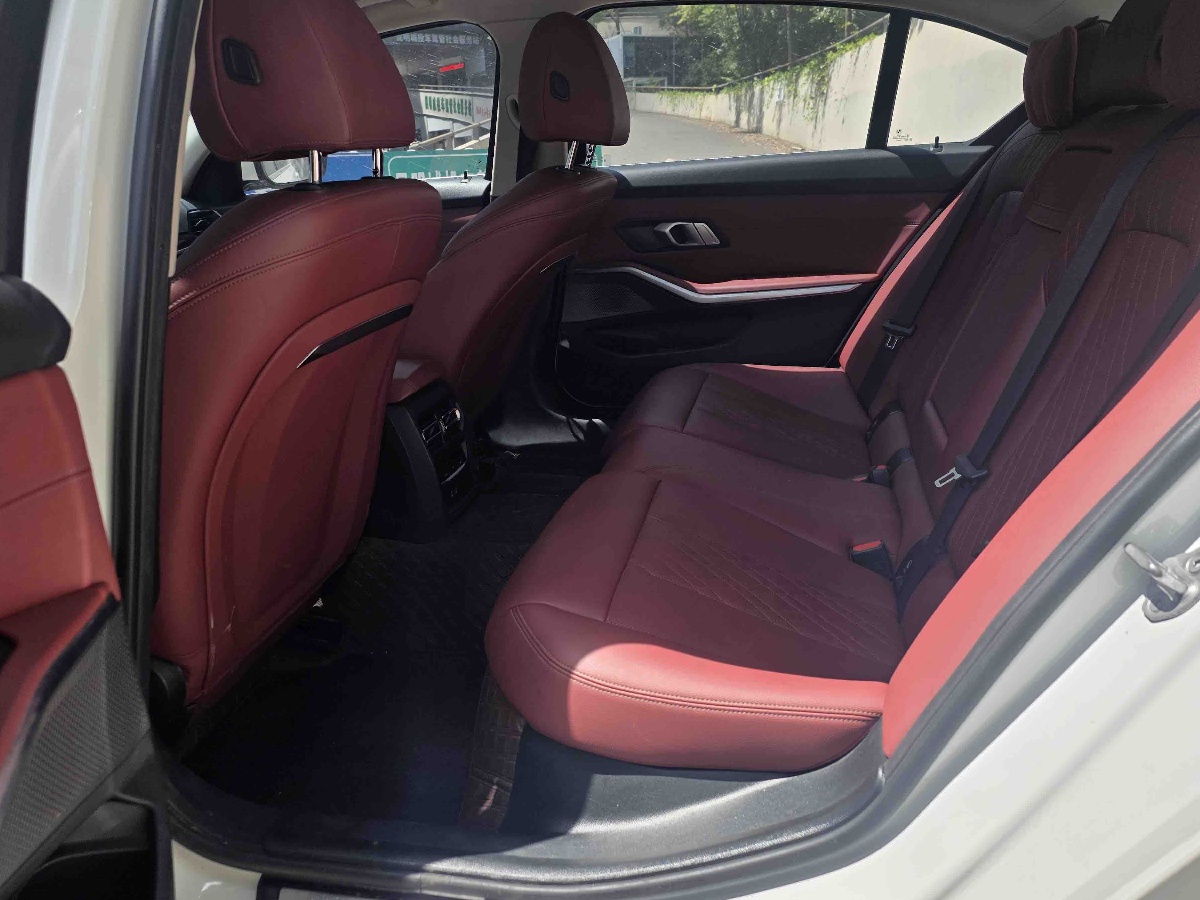 BMW 3 Series 2024 car image #4