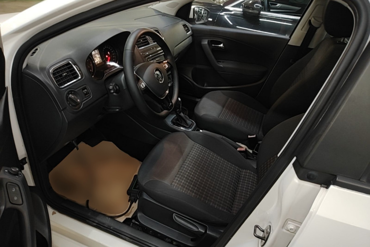 Volkswagen Polo 2016 car image #19