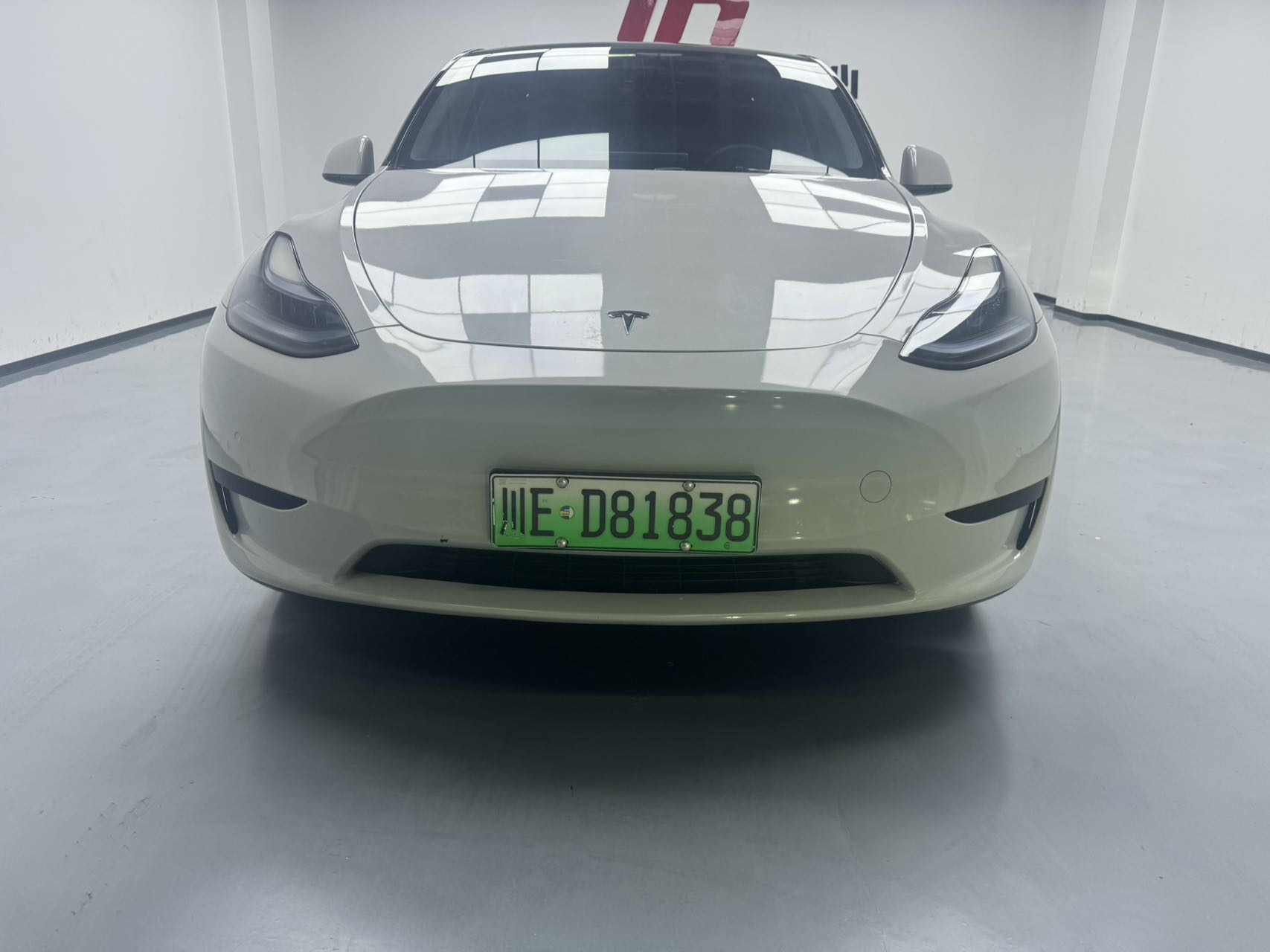 Tesla Model Y 2023 car image #2