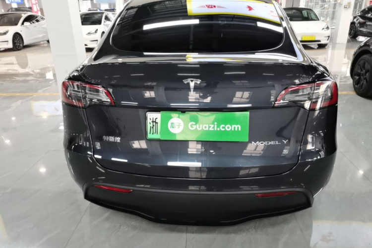 Tesla Model Y 2024 #6 Tesla Model Y 2024 immagine di auto #6