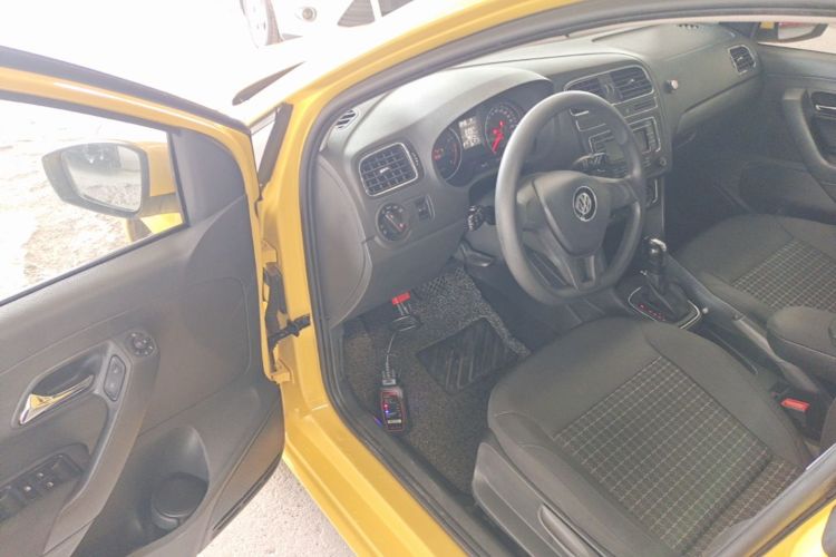 Volkswagen Polo 2014 car image #16