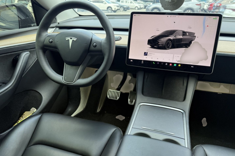 Tesla Model Y 2023 car image #11