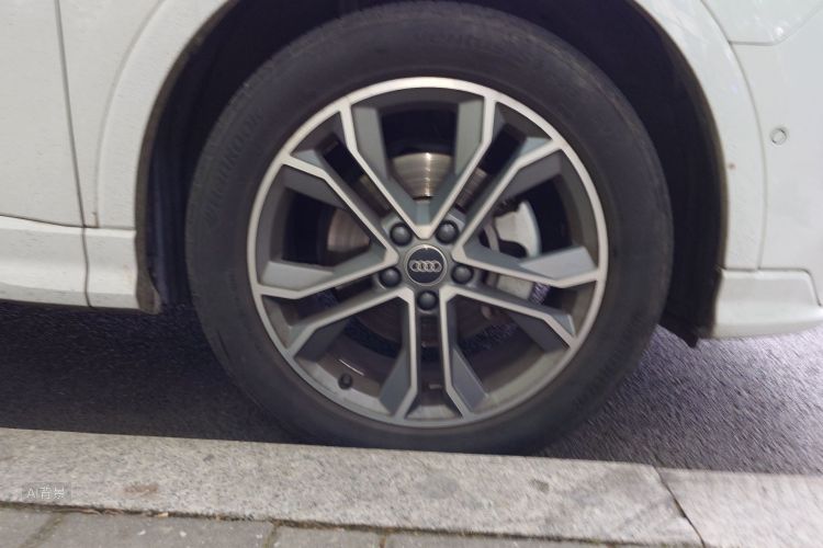 Audi Q3 2024 car image #9