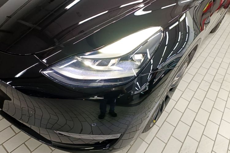 Tesla Model Y 2021 car image #23