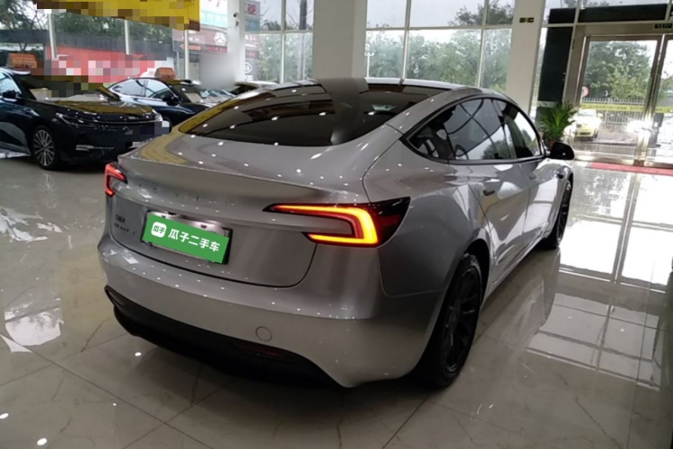 Tesla Model 3 2025 car image #5