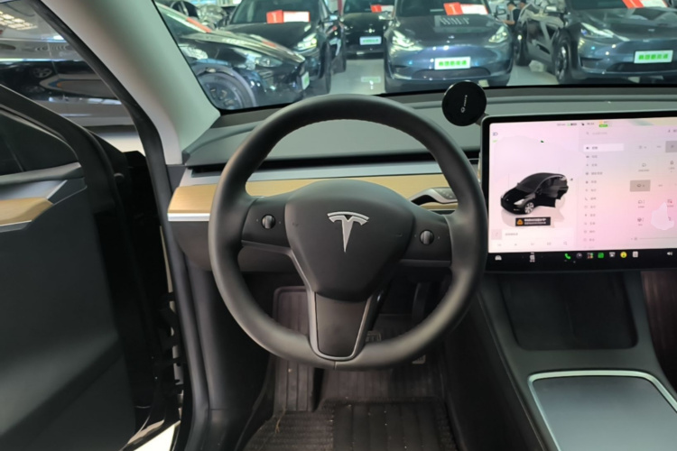 Tesla Model Y 2023 #11 Tesla Model Y 2023 car image #11