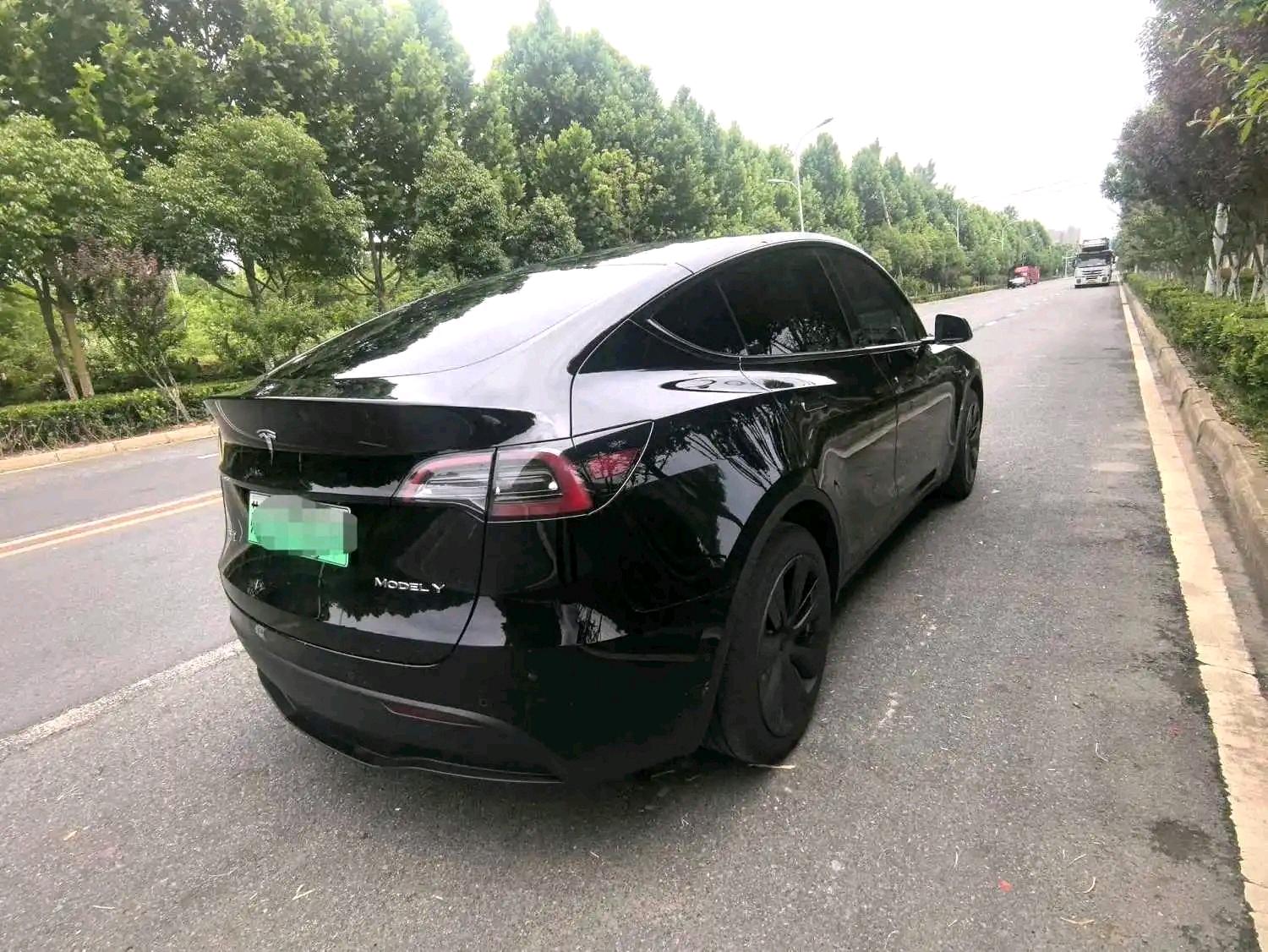 Tesla Model Y 2022 #8 Tesla Model Y 2022 car image #8