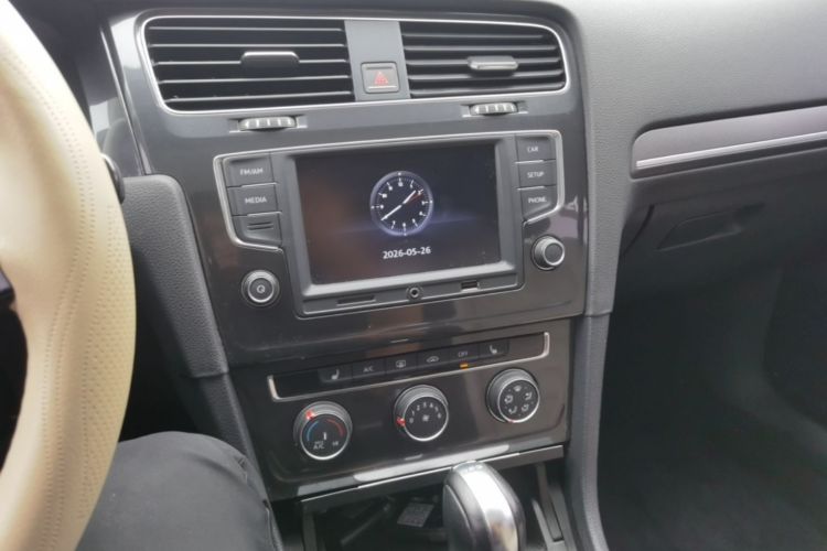 Volkswagen Golf 2017 car image #13
