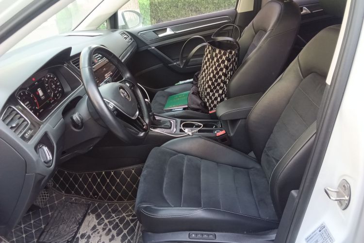 Volkswagen Golf 2020 car image #15