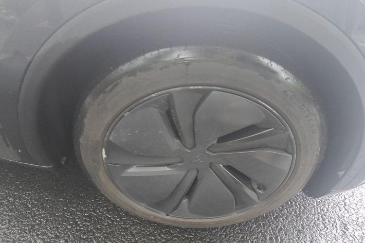 Tesla Model Y 2025 car image #9