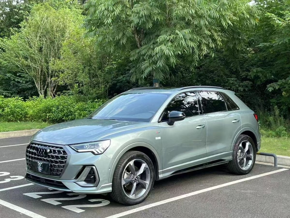 Audi Q3 2023 immagine di auto 