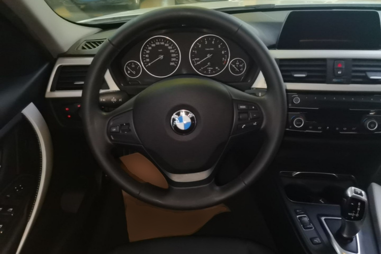 BMW 3 Series 2016 car image #11