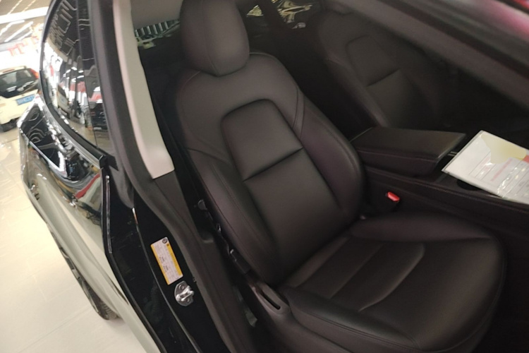 Tesla Model Y 2022 car image #24