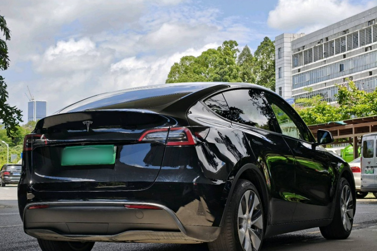 Tesla Model Y 2023 #8 Tesla Model Y 2023 صورة سيارة #8