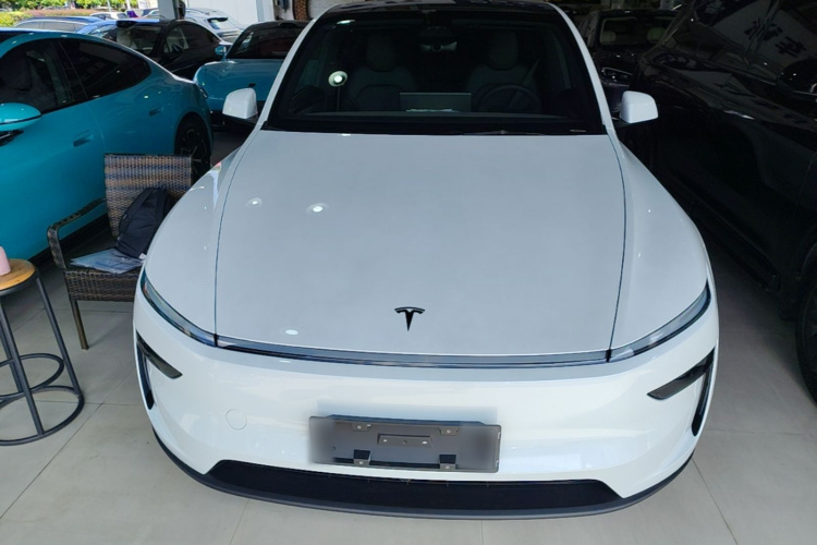 Tesla Model Y 2026 #3 Tesla Model Y 2026 car image #3