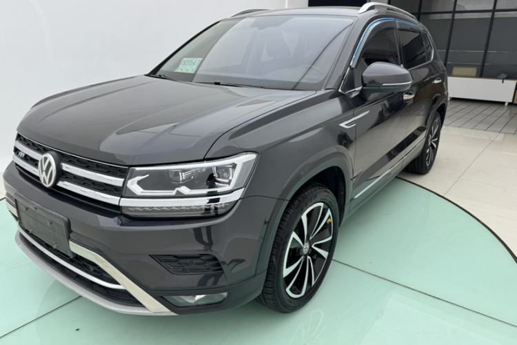 Volkswagen Tharu 2018 car image #2