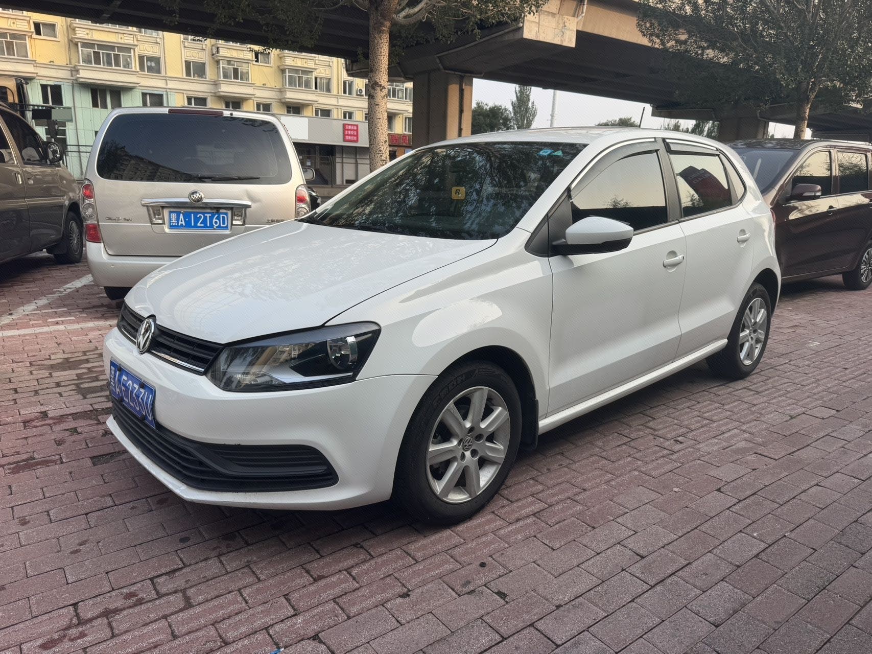 Volkswagen Polo 2015 Volkswagen Polo 2015 car image