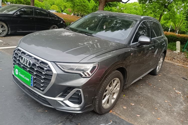 Audi Q3 2019 car image #2