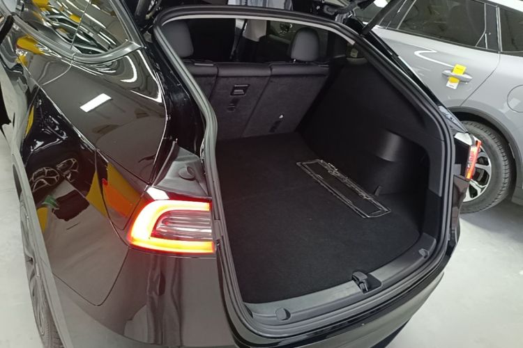 Tesla Model Y 2024 #19 Tesla Model Y 2024 car image #19