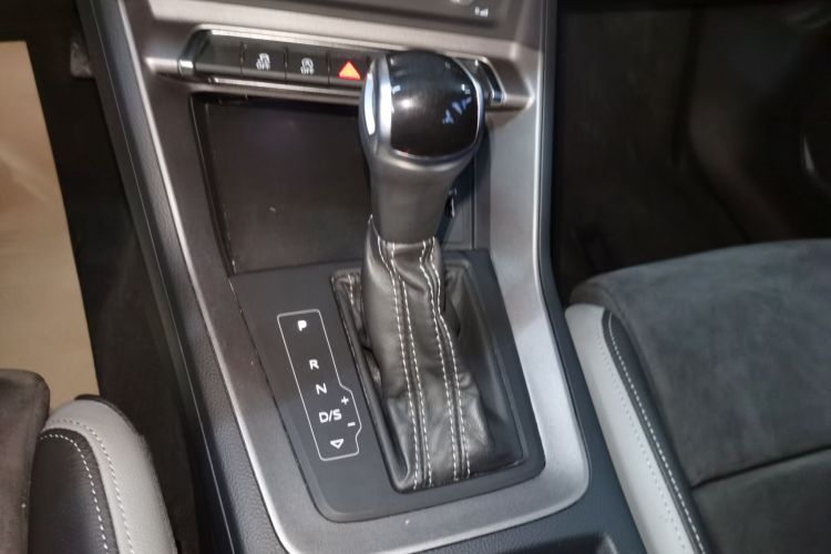 Audi Q3 2020 car image #21
