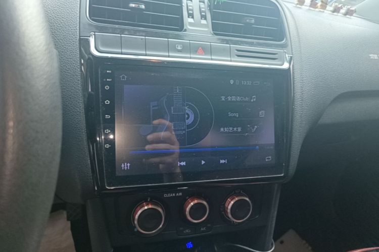 Volkswagen Polo 2018 car image #13