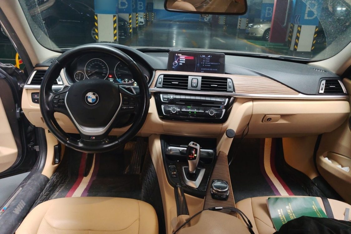 BMW 3 Series 2012 car image #21