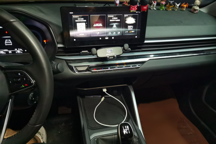 GEELY Emgrand 2022 car image #17