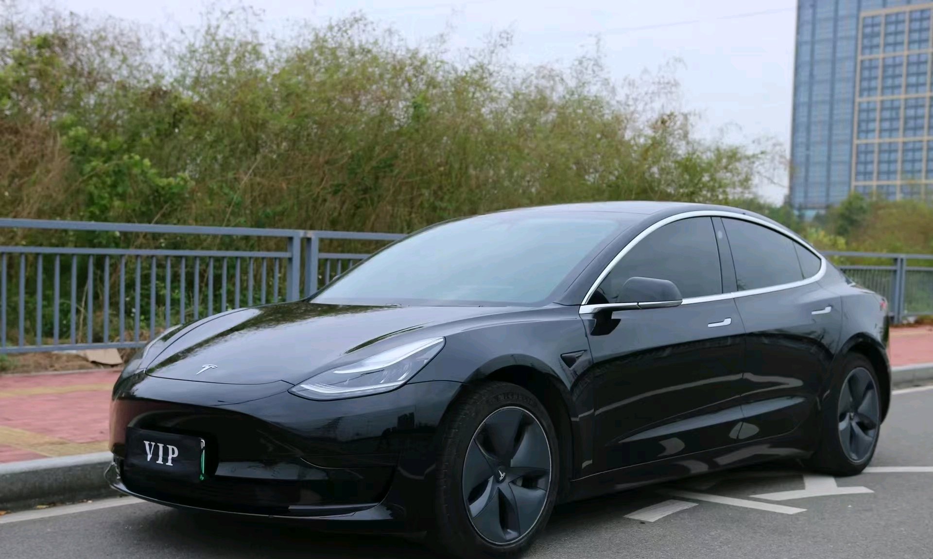 Tesla Model 3 2020 car image 