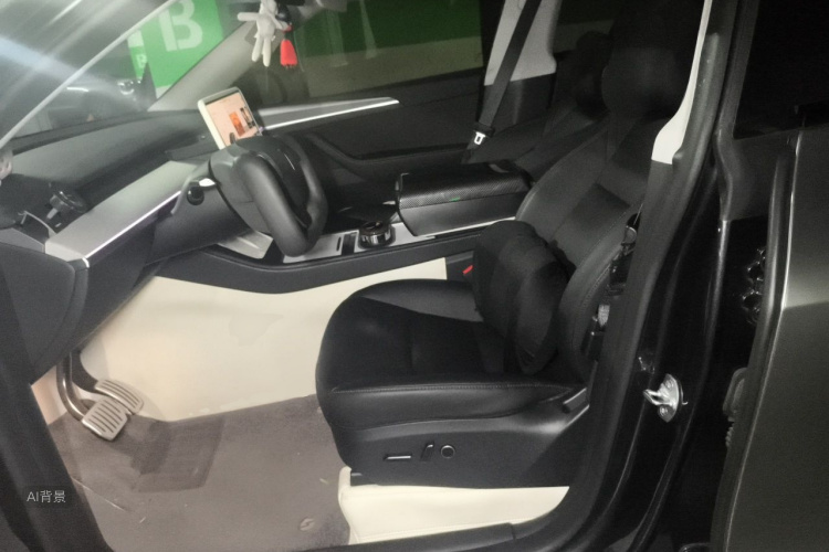 Tesla Model Y 2024 car image #17