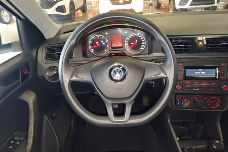 Volkswagen Santana 2017 car image #11