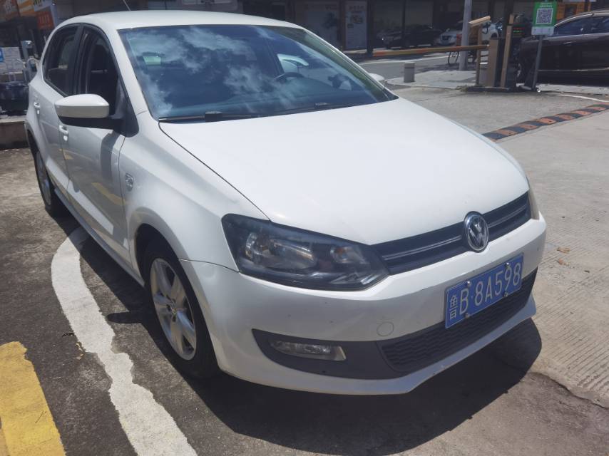 Volkswagen Polo 2012 car image 