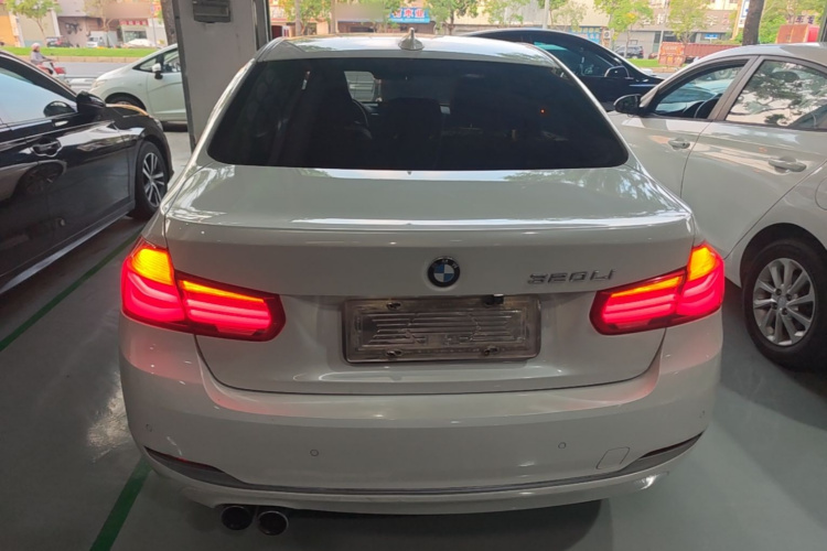 BMW 3 Series 2019 car image #6