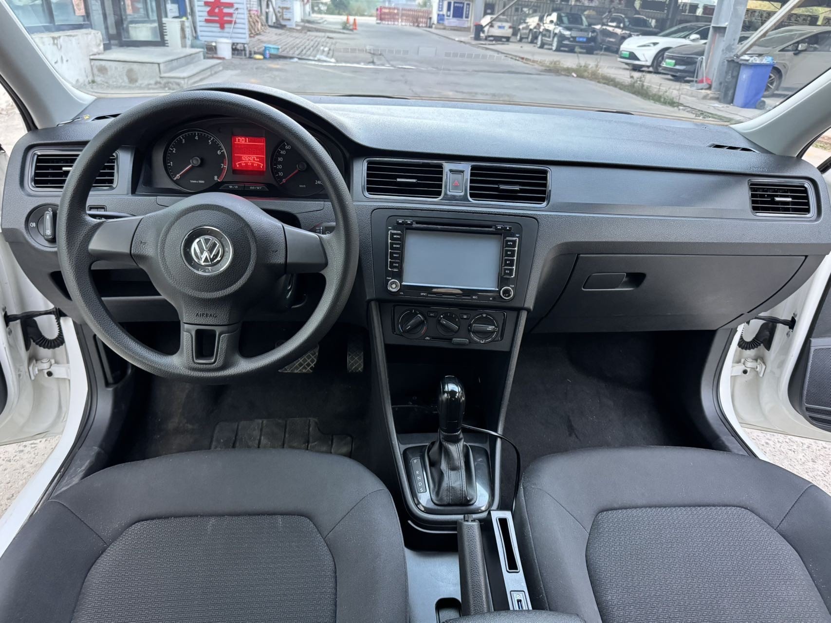 Volkswagen Santana 2014 car image #9