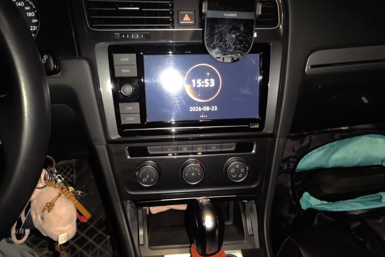 Volkswagen Golf 2019 car image #15