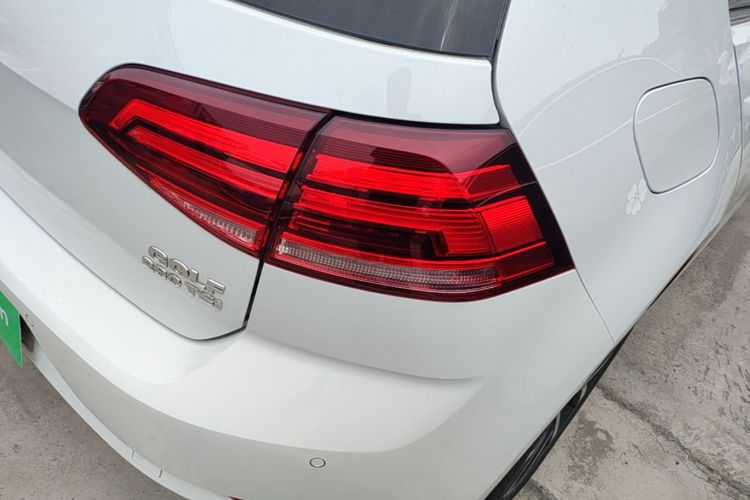 Volkswagen Golf 2020 car image #8