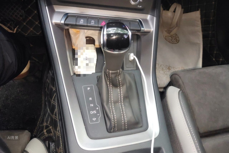 Audi Q3 2020 car image #16