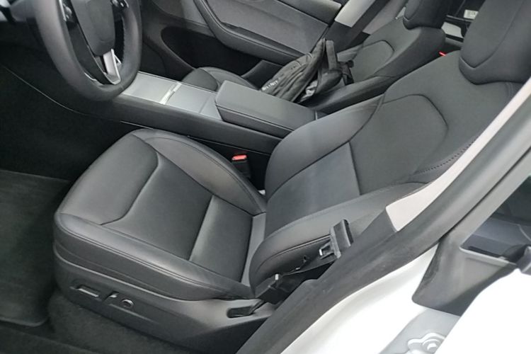 Tesla Model Y 2025 car image #15