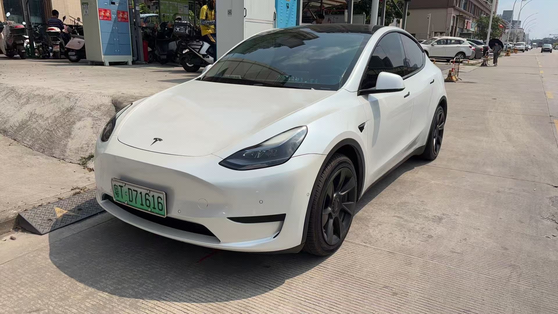 Tesla Model Y 2023 Tesla Model Y 2023 car image