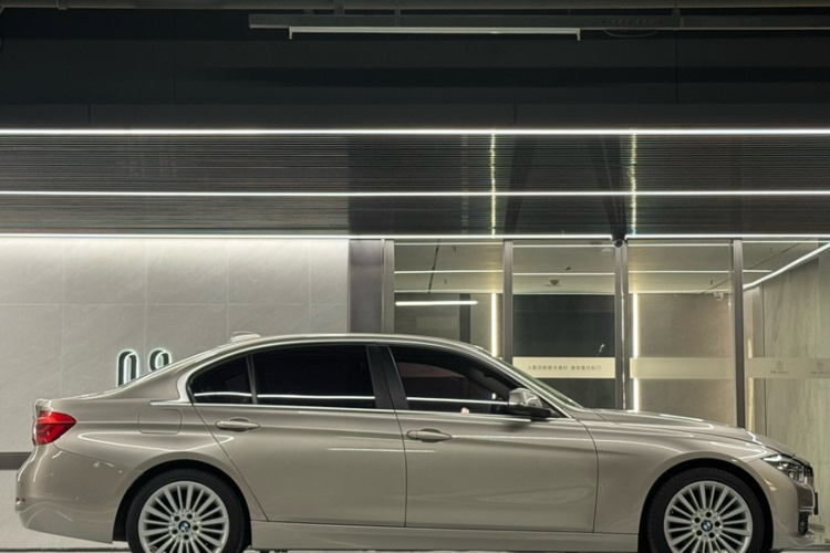 BMW 3 Series 2018 #5 BMW 3 Series 2018 car image #5