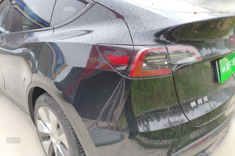 Tesla Model Y 2022 car image #5