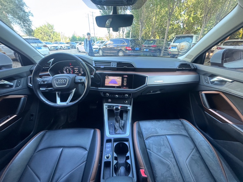 Audi Q3 2020 car image #6