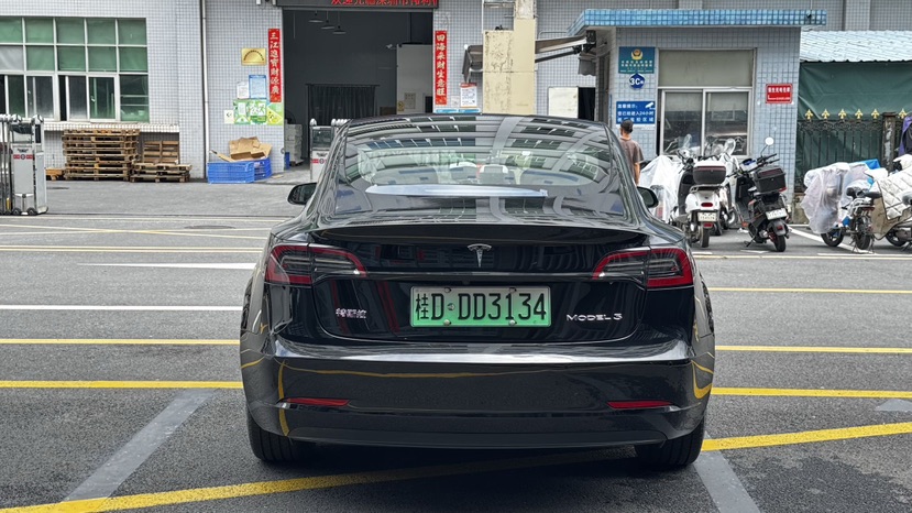 Tesla Model 3 2023 car image #8