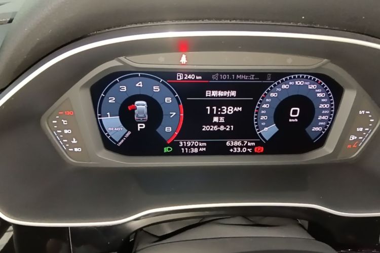 Audi Q3 2019 car image #12