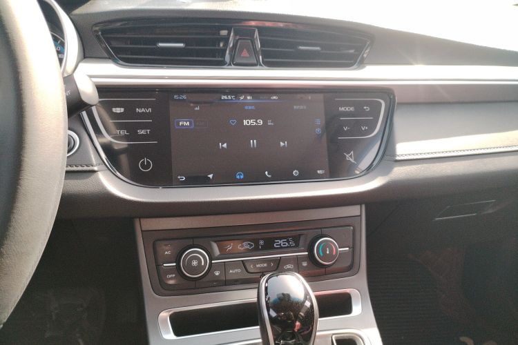 GEELY Emgrand 2019 imagen de coche #13