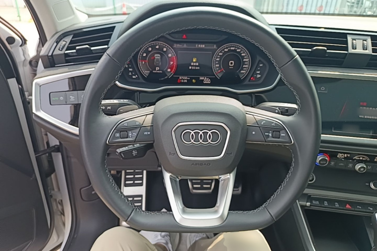 Audi Q3 2022 car image #11