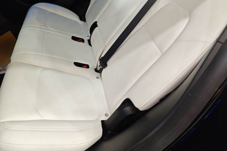 Tesla Model Y 2021 car image #17