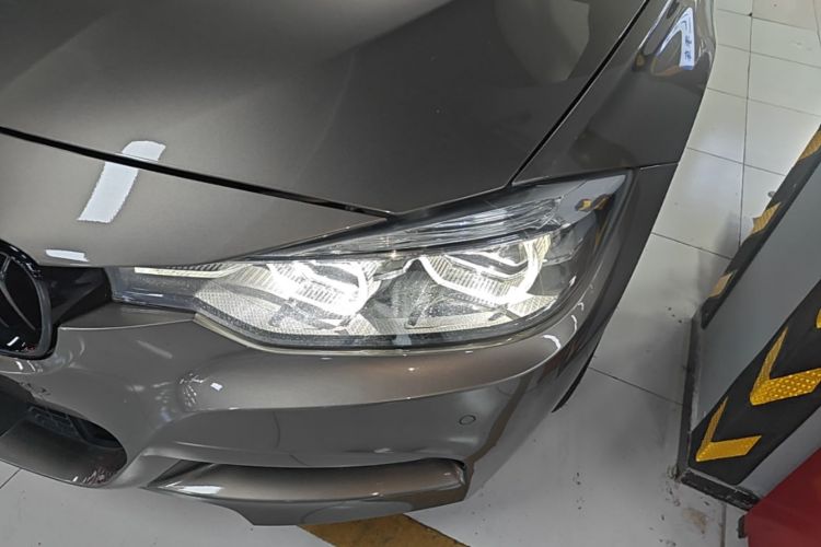 BMW 3 Series 2018 car image #23