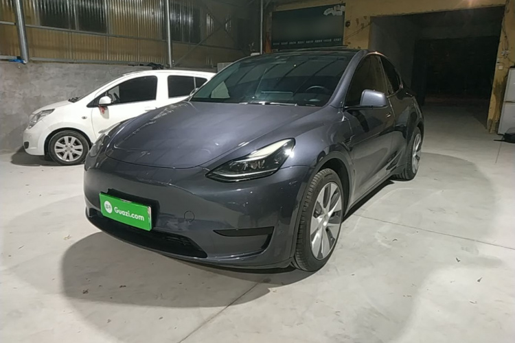 Tesla Model Y 2022 #2 Tesla Model Y 2022 car image #2