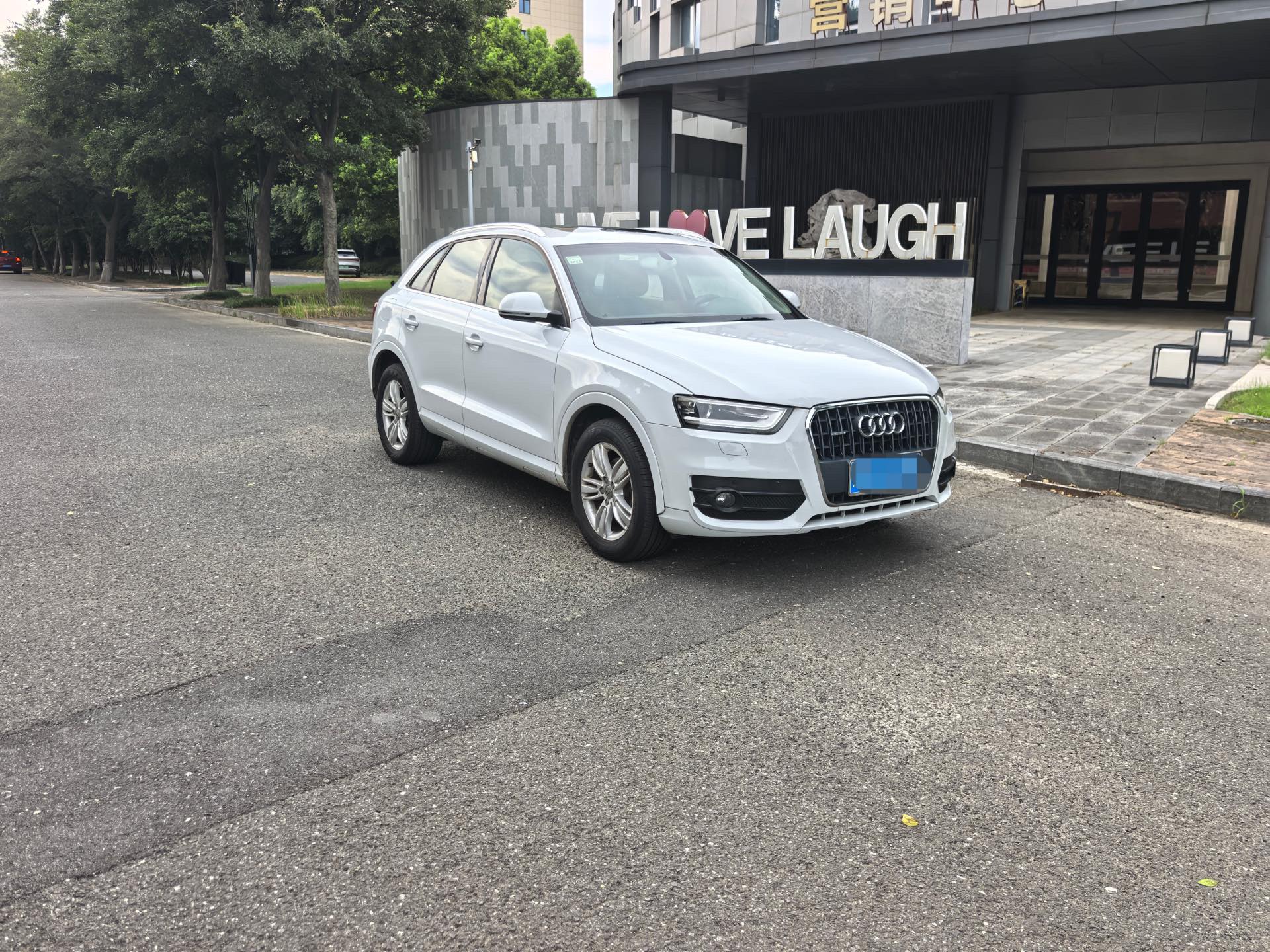 Audi Q3 2015 car image #2